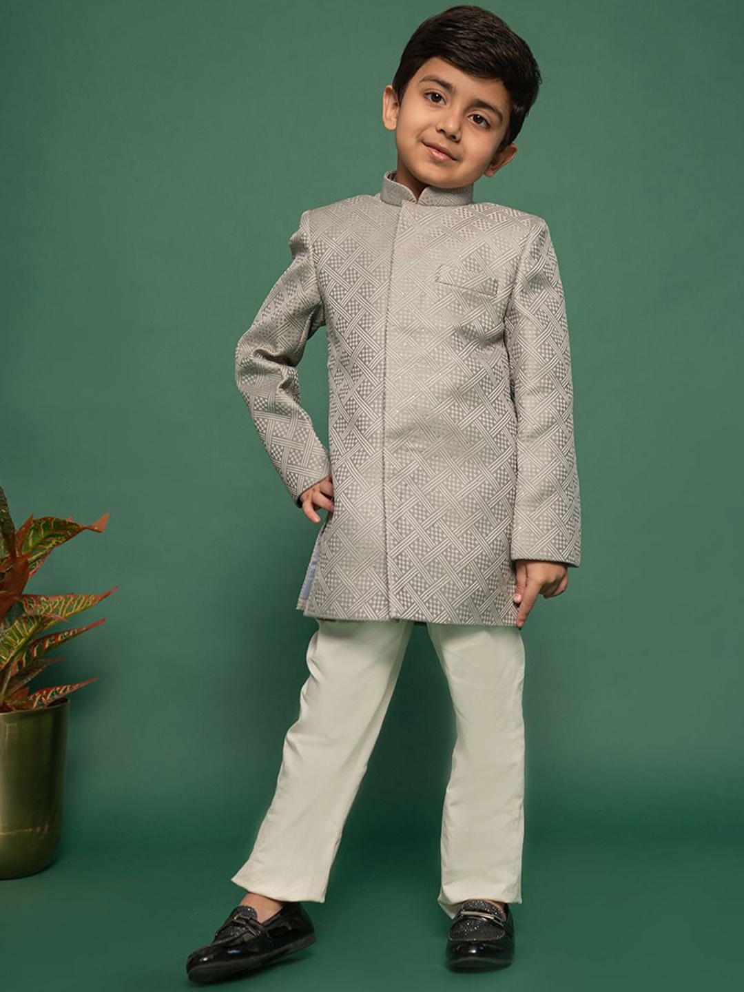 

VASTRAMAY Boys Textured Sherwani With Trousers, Silver