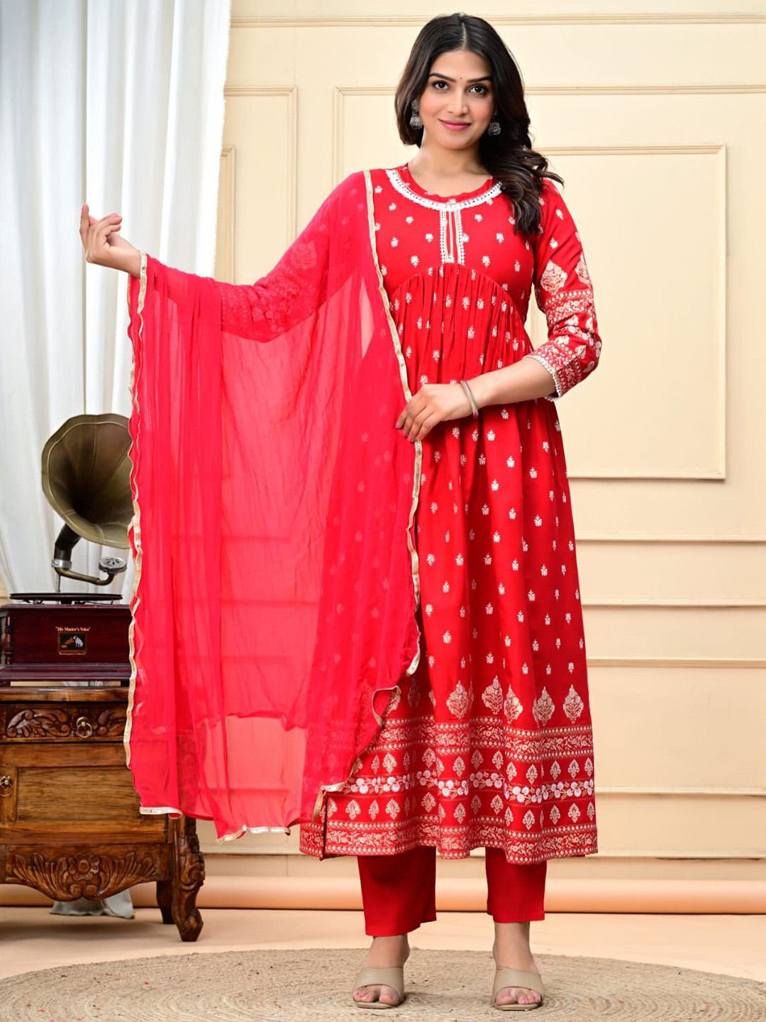 

MARISY Round Neck Printed Kurta Set, Red