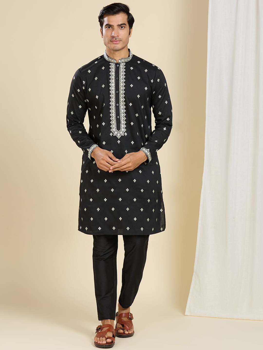 

Be Desi Men Ethnic Motifs Embroidered Regular Thread Work Kurta with Pyjamas, Black