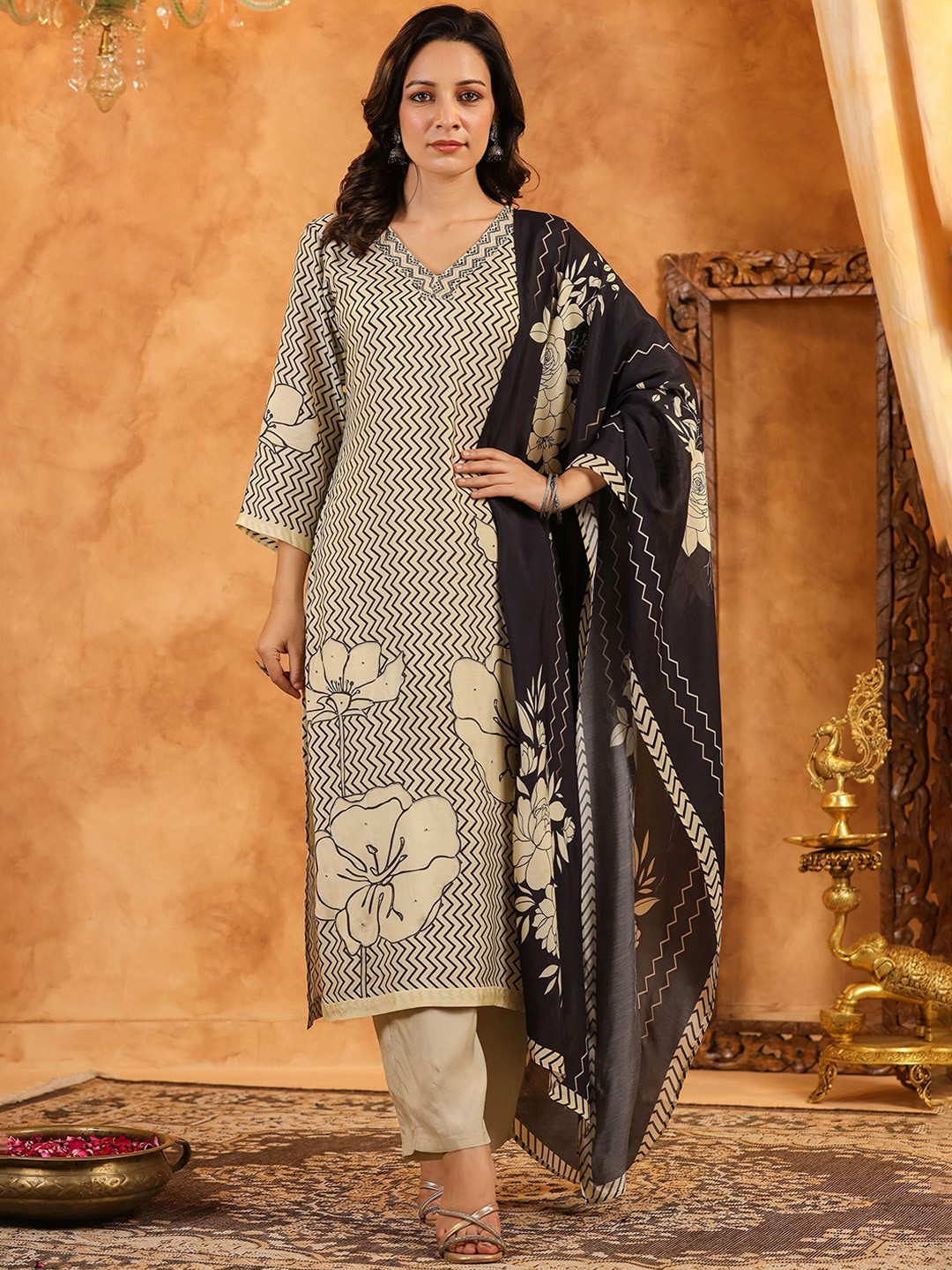 

HOUSE OF MORA Women Printed Regular Beads and Stones Kurta with Trousers & With Dupatta, Cream
