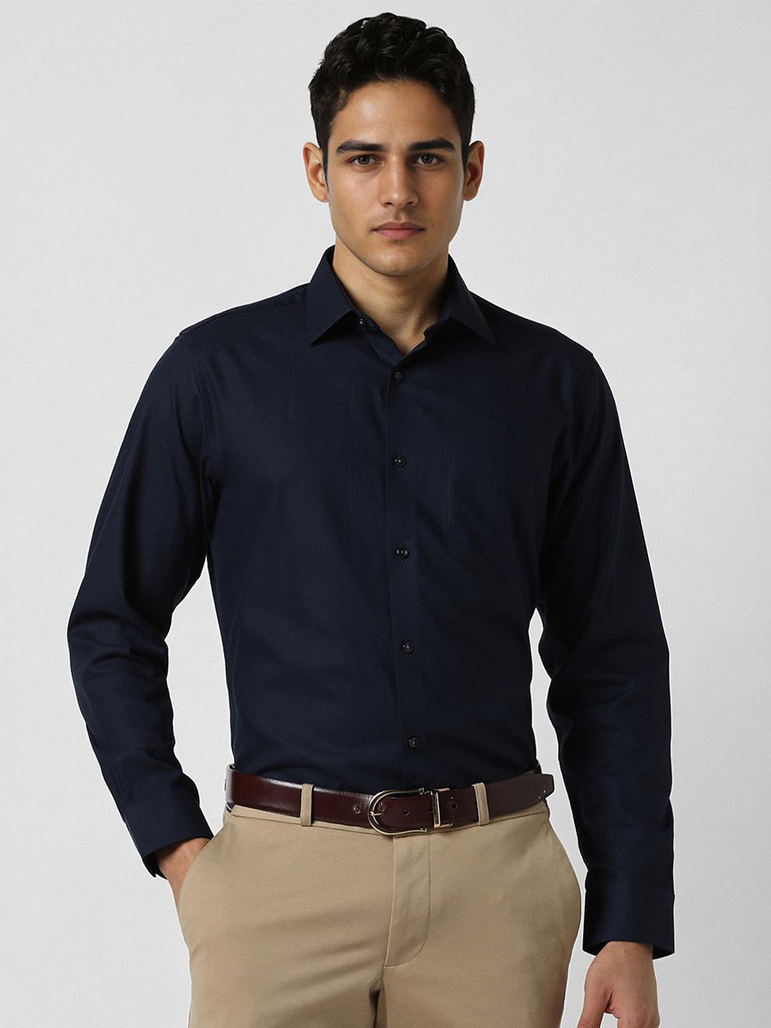 

Van Heusen Men Opaque Party Shirt, Navy blue
