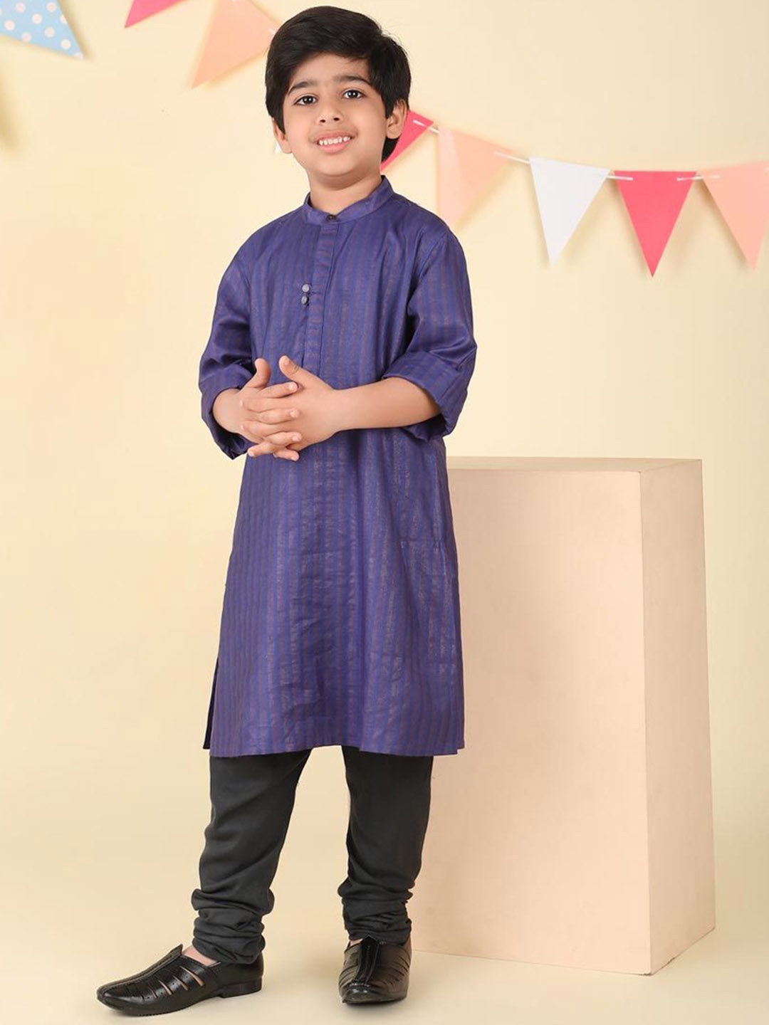 

Fabindia Boys Cold-Shoulder Sleeves Kurta, Navy blue