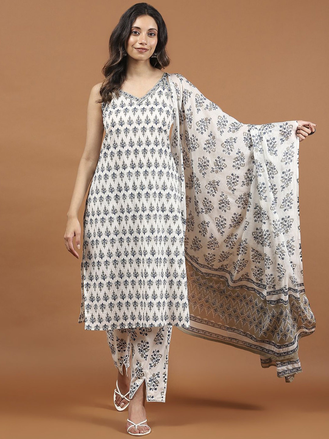 

Meena Bazaar Women Floral Printed Regular Kurta with Trousers & With Dupatta, Cream