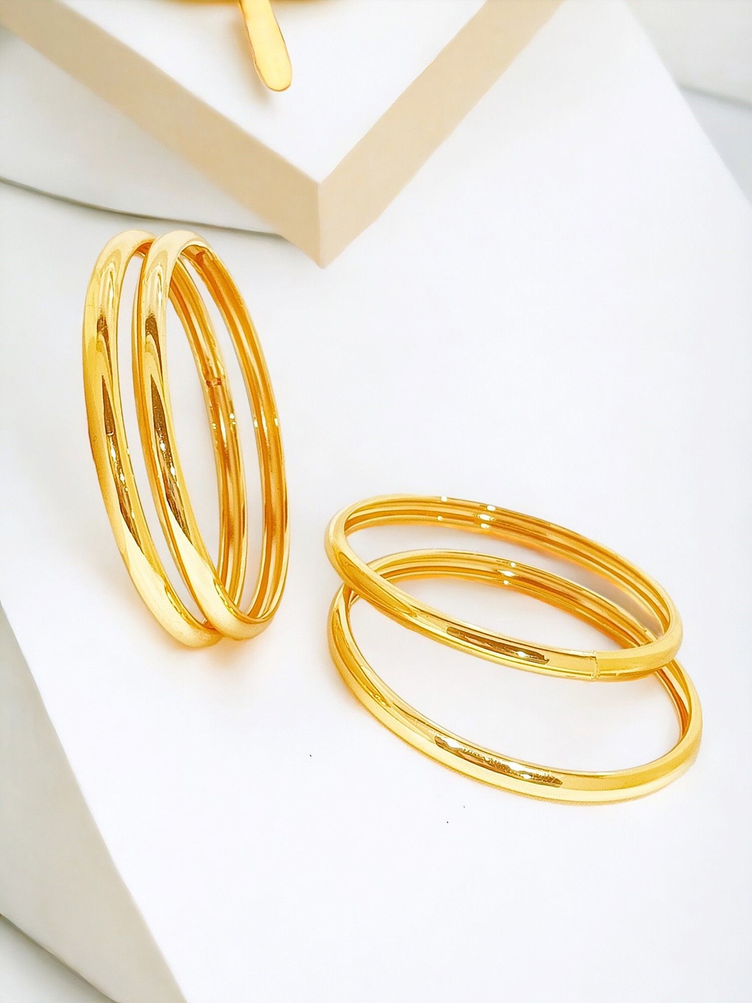 

FEMMIBELLA Set Of 4 Gold-Plated Bangles