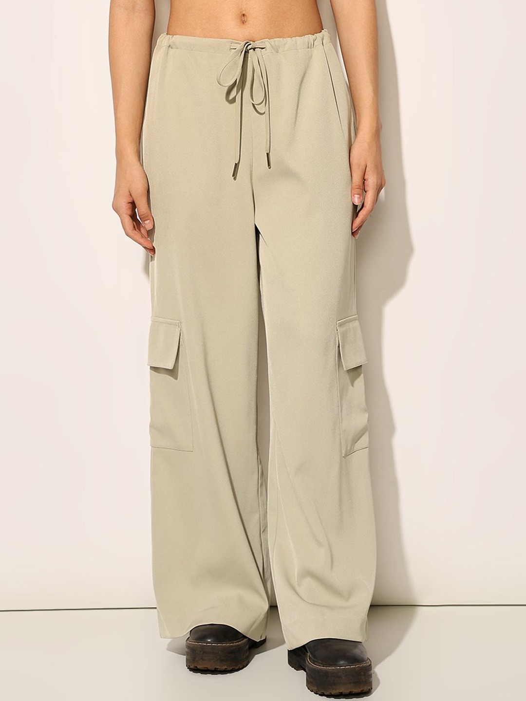 

ONLY Women Straight Fit High-Rise Cargos Trousers, Green