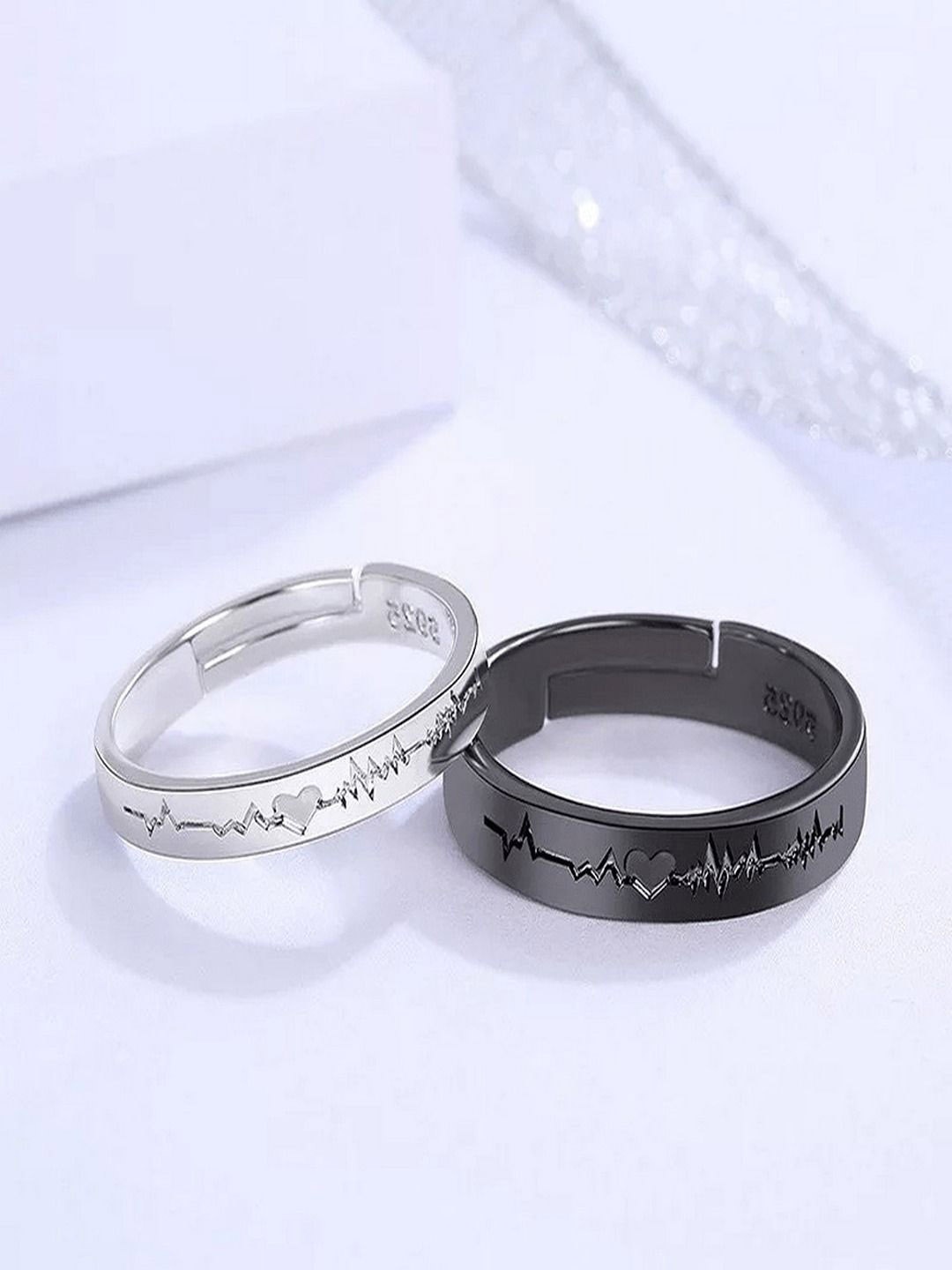 

DIVASTRI Set Of 2 Heart-Beat Black Silver Couple Finger Rings