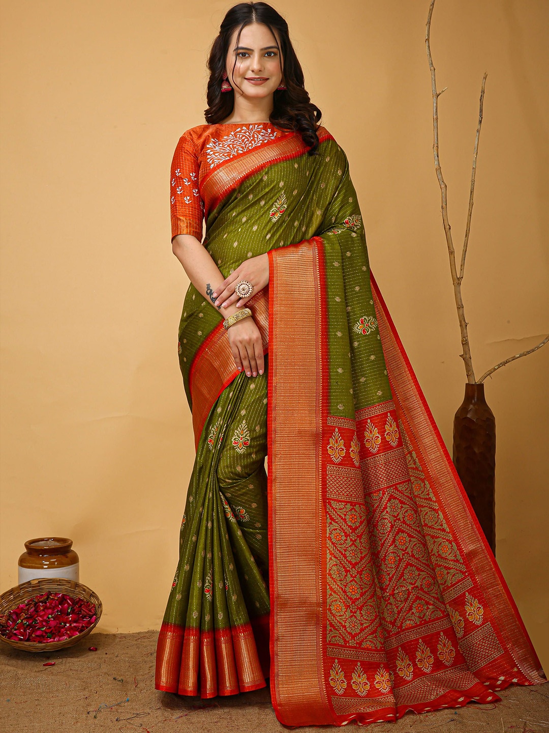 

HERE&NOW Woven Design Zari Silk Cotton Kanjeevaram Saree, Green