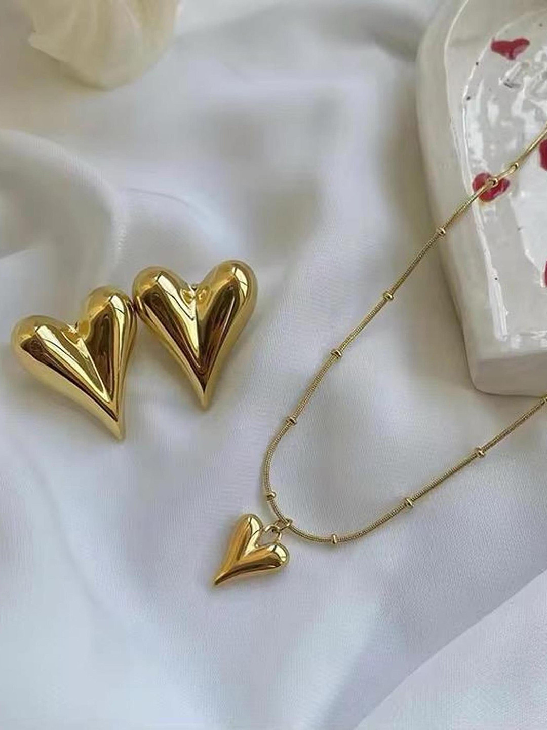 

TANLOOMS Gold-Plated Durable & Anti-Tarnish Pendant Chain & Earrings Jewellery Set