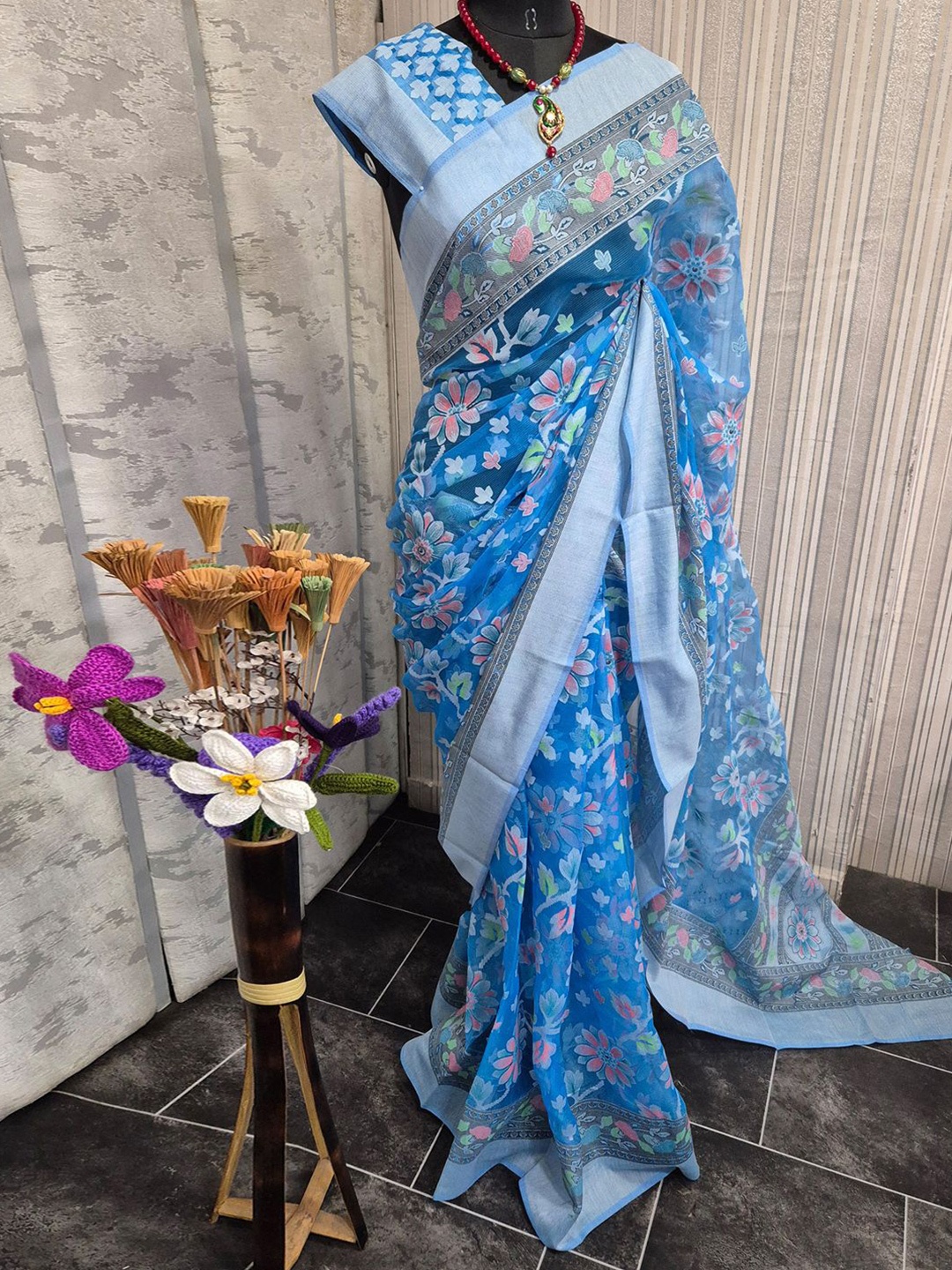 

Anouk Rustic Floral Brasso Chanderi Saree, Turquoise blue