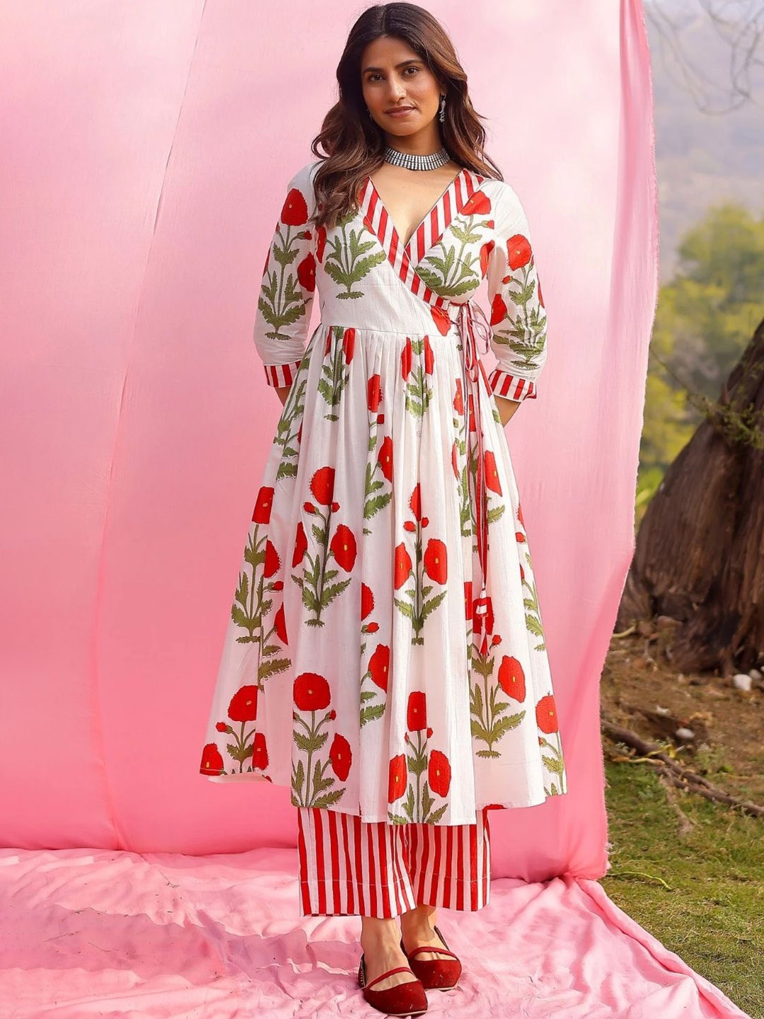 

Gulaal Women Floral Printed Angrakha Pure Cotton Kurta with Pyjamas, White