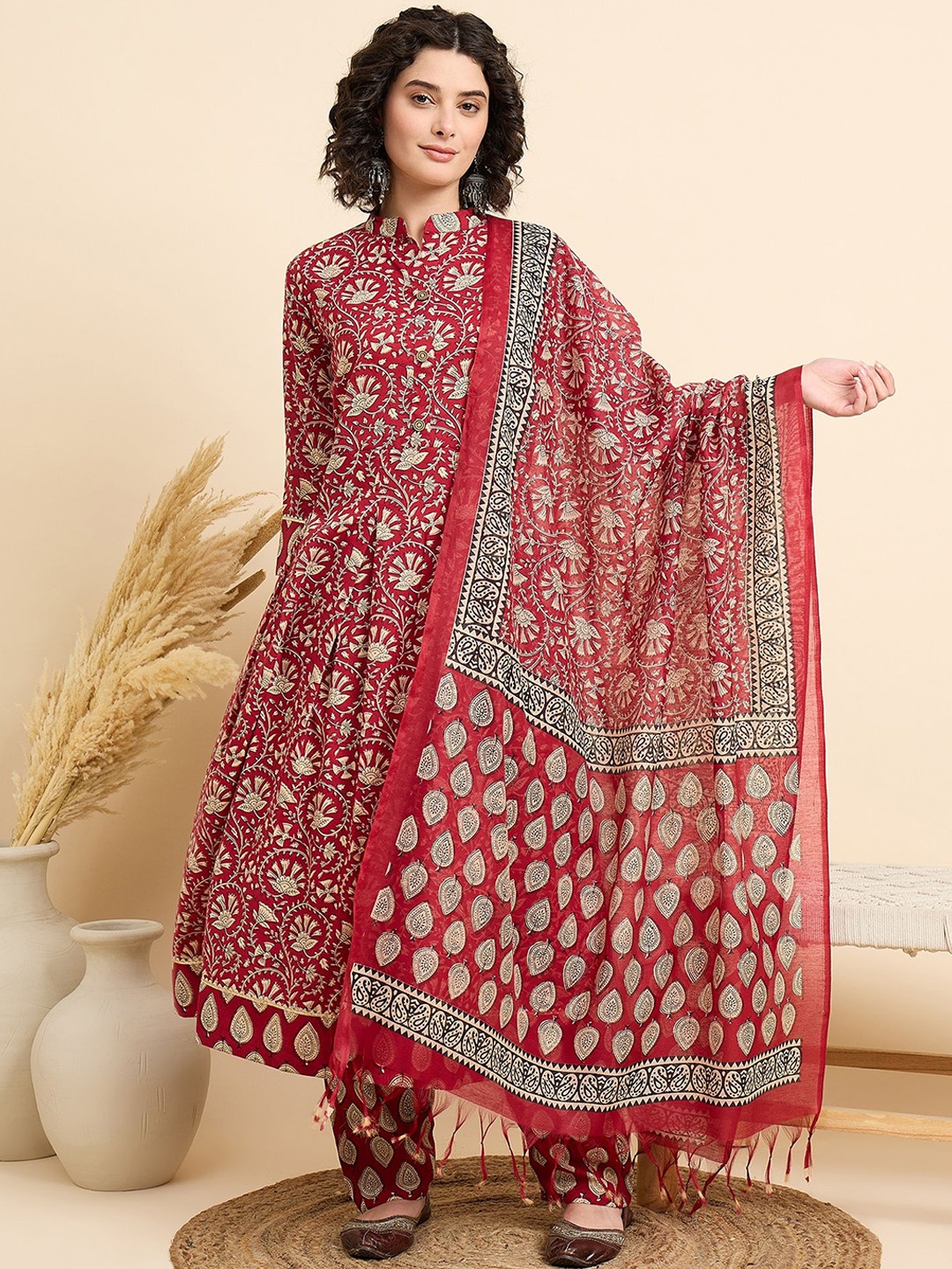 

DIVASTRI Women Floral Printed Regular Kurta with Trousers & With Dupatta, Red