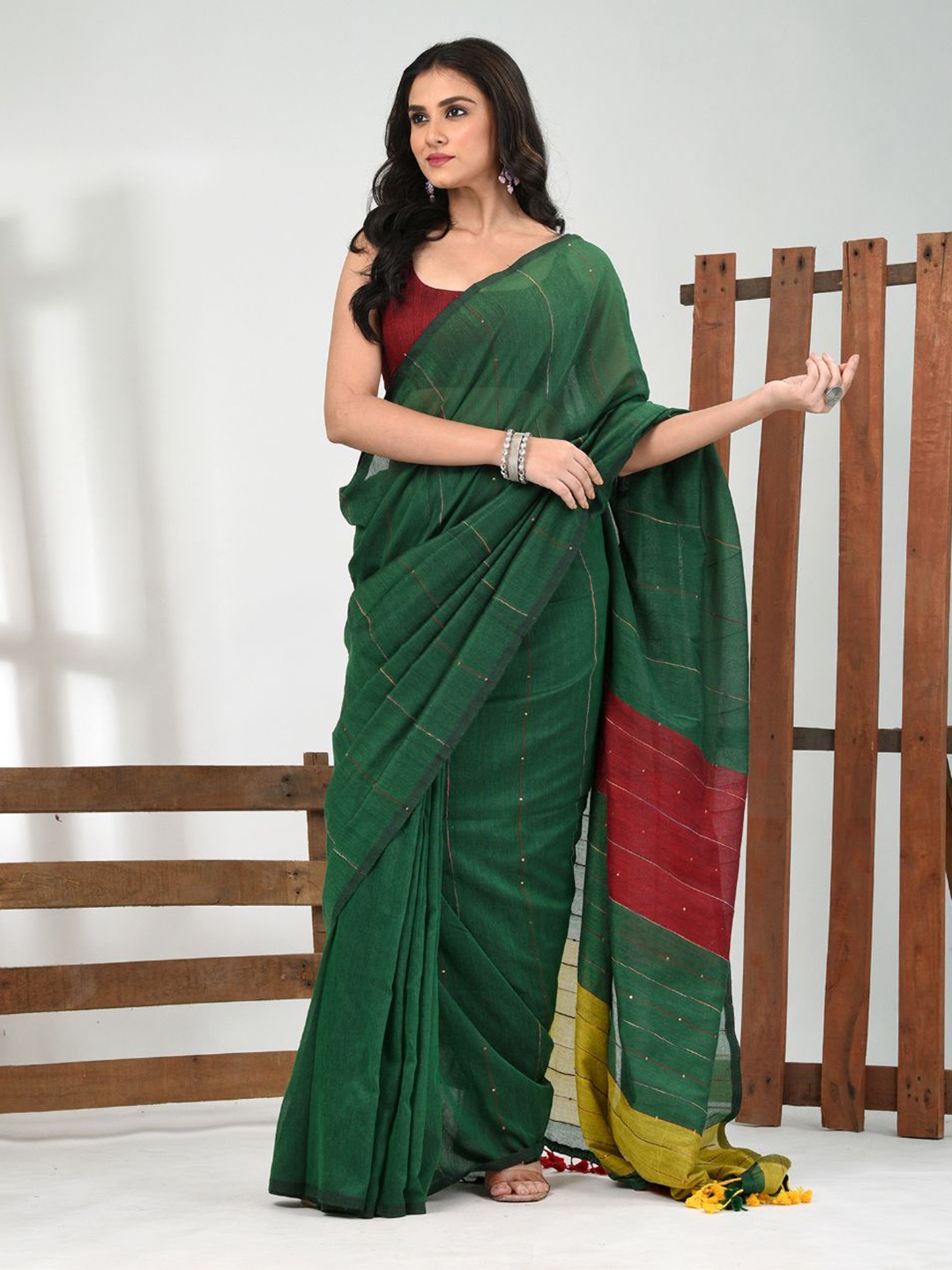 

Charukriti Embellished Pure Cotton Saree, Green