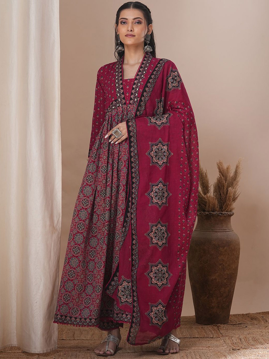 

FASHOR Women Ethnic Motifs Printed High Slit Thread Work Pure Cotton Kurta with Trousers & With Dupatta, Maroon