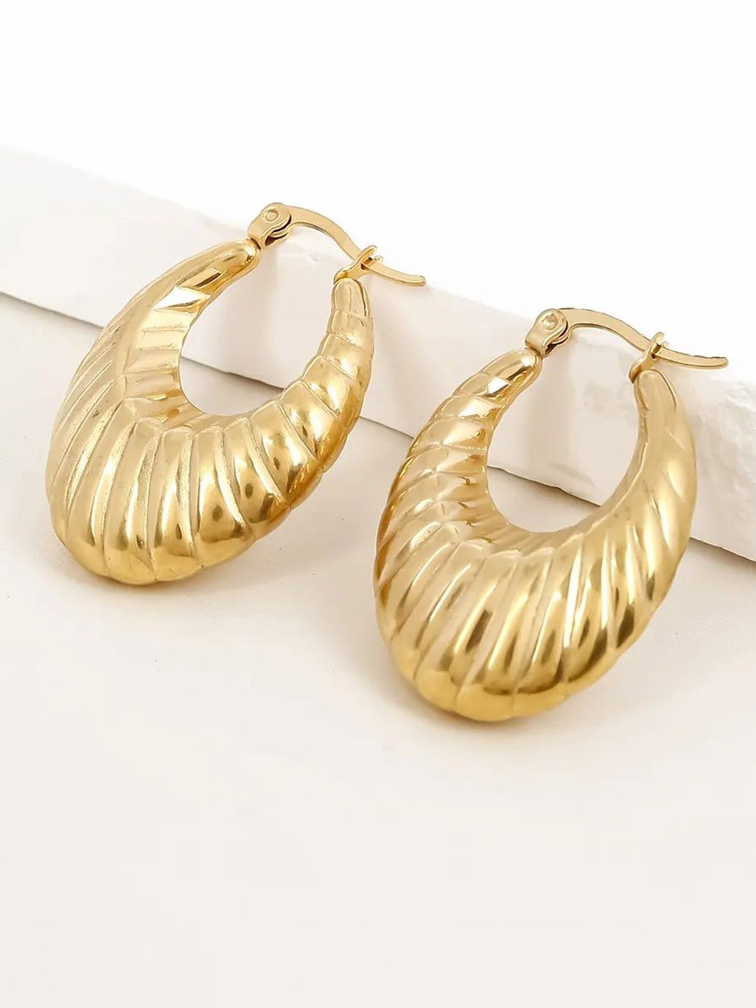 

DressBerry Circular Hoop Earrings, Gold
