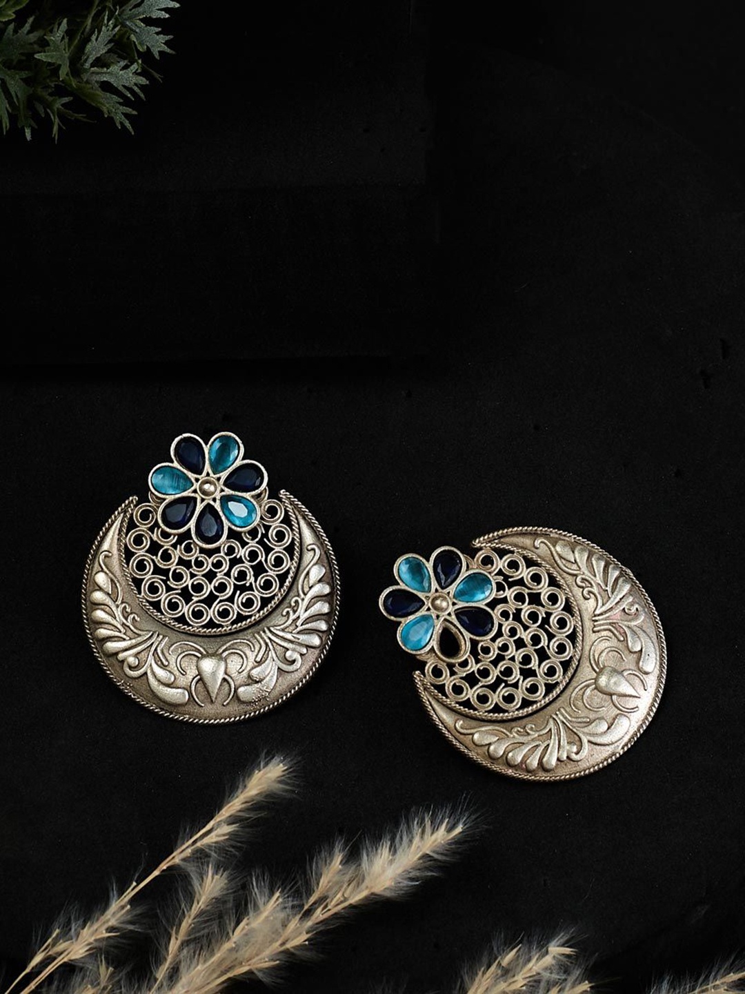 

Fabindia Contemporary Studs Earrings, Silver