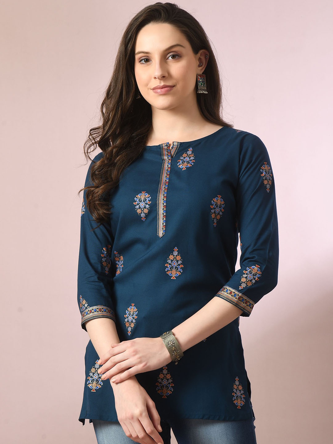 

ANNSH APPAREL Women Floral Printed Thread Work Floral Kurta, Teal
