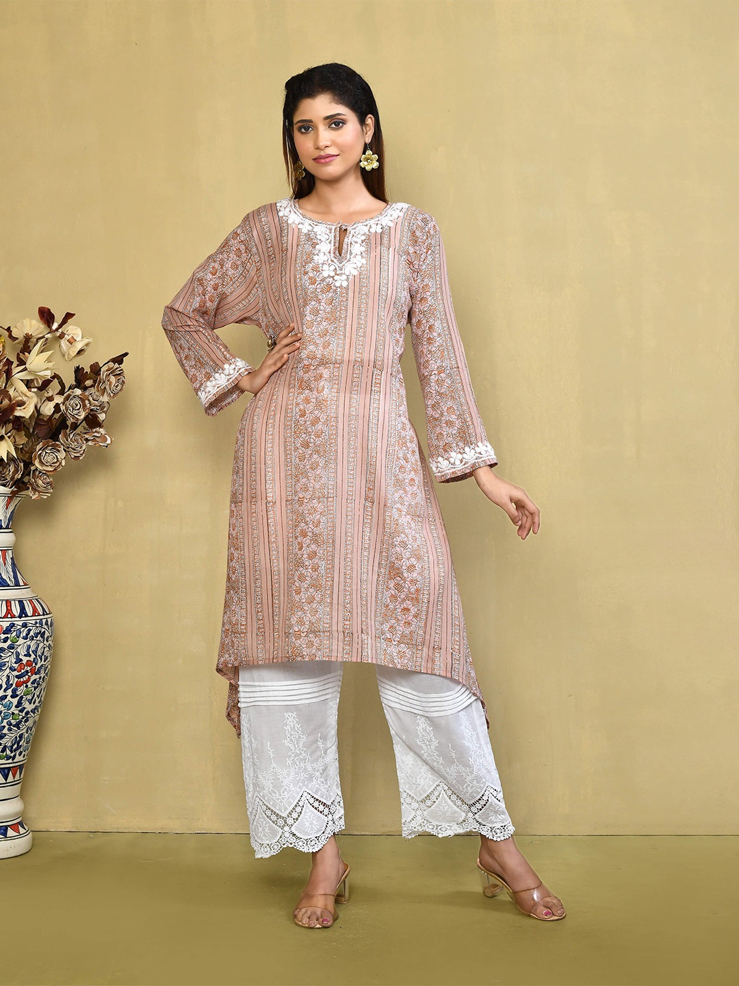 

THREAD SAGA Floral Printed Pure Cotton Straight Kurta, Peach
