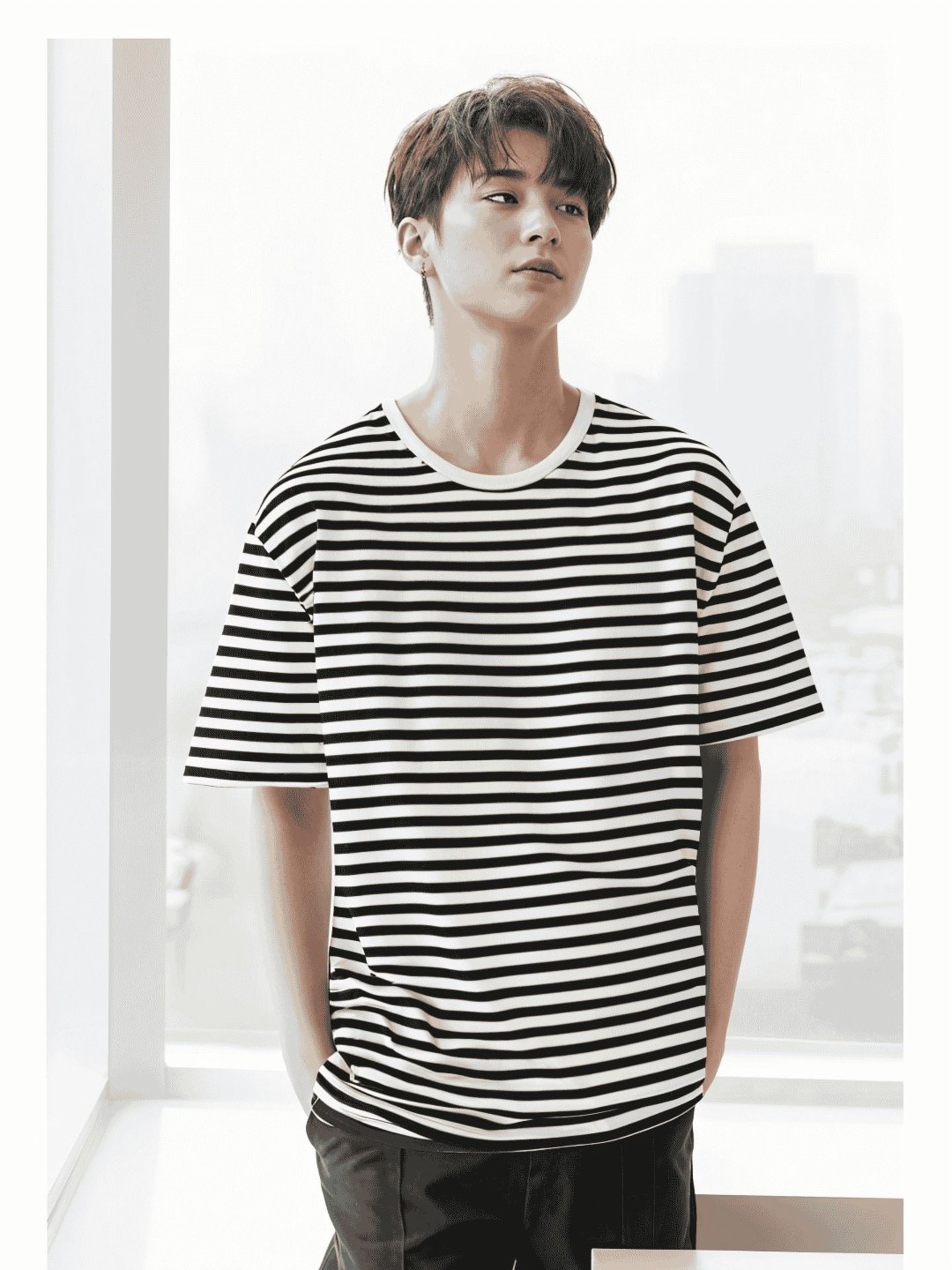 

MACK JONNEY Men Striped Monochrome Pockets T-shirt, Black