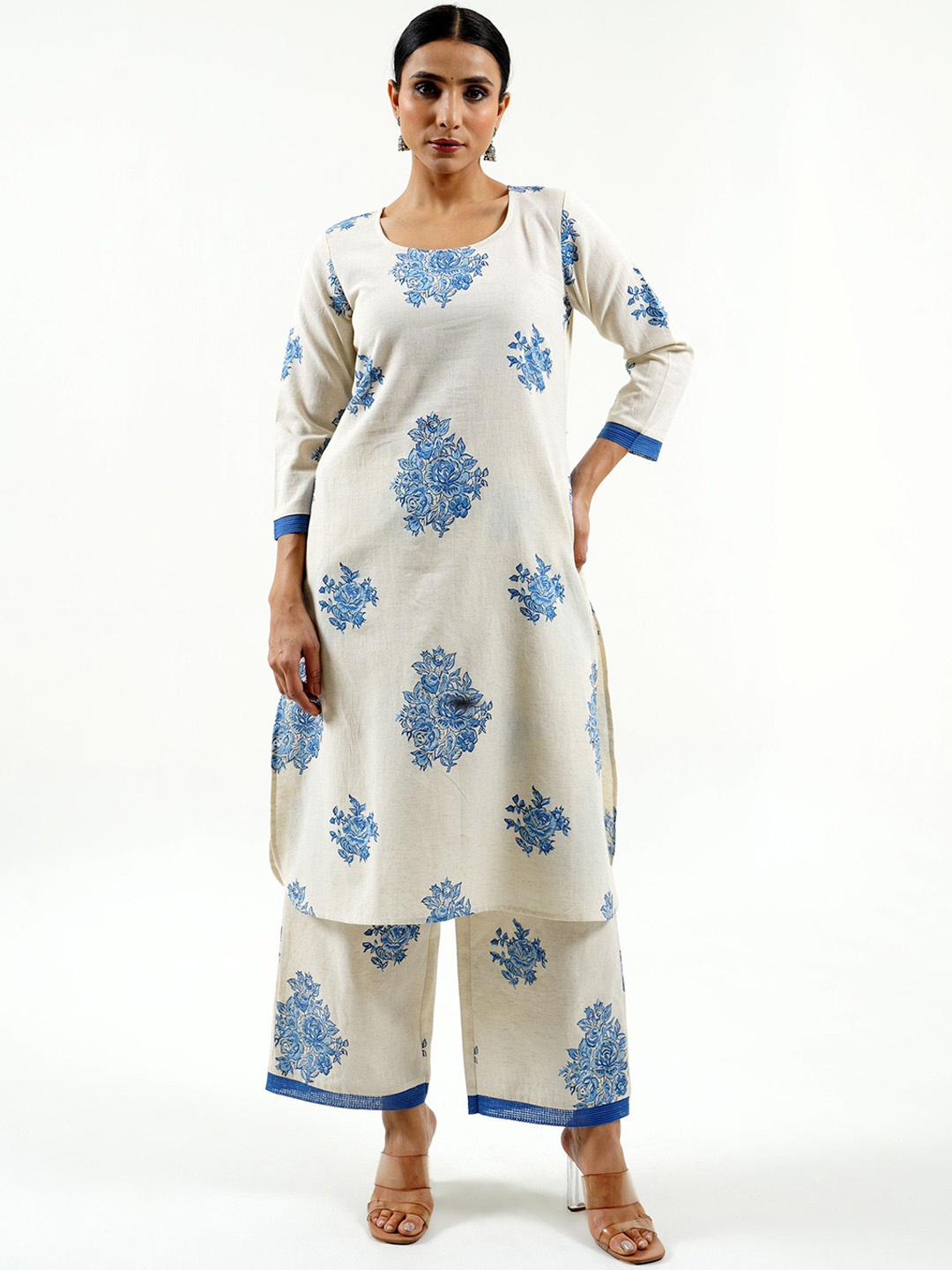 

CYAN Women Floral Printed Flared Sleeves Thread Work Kurta, White