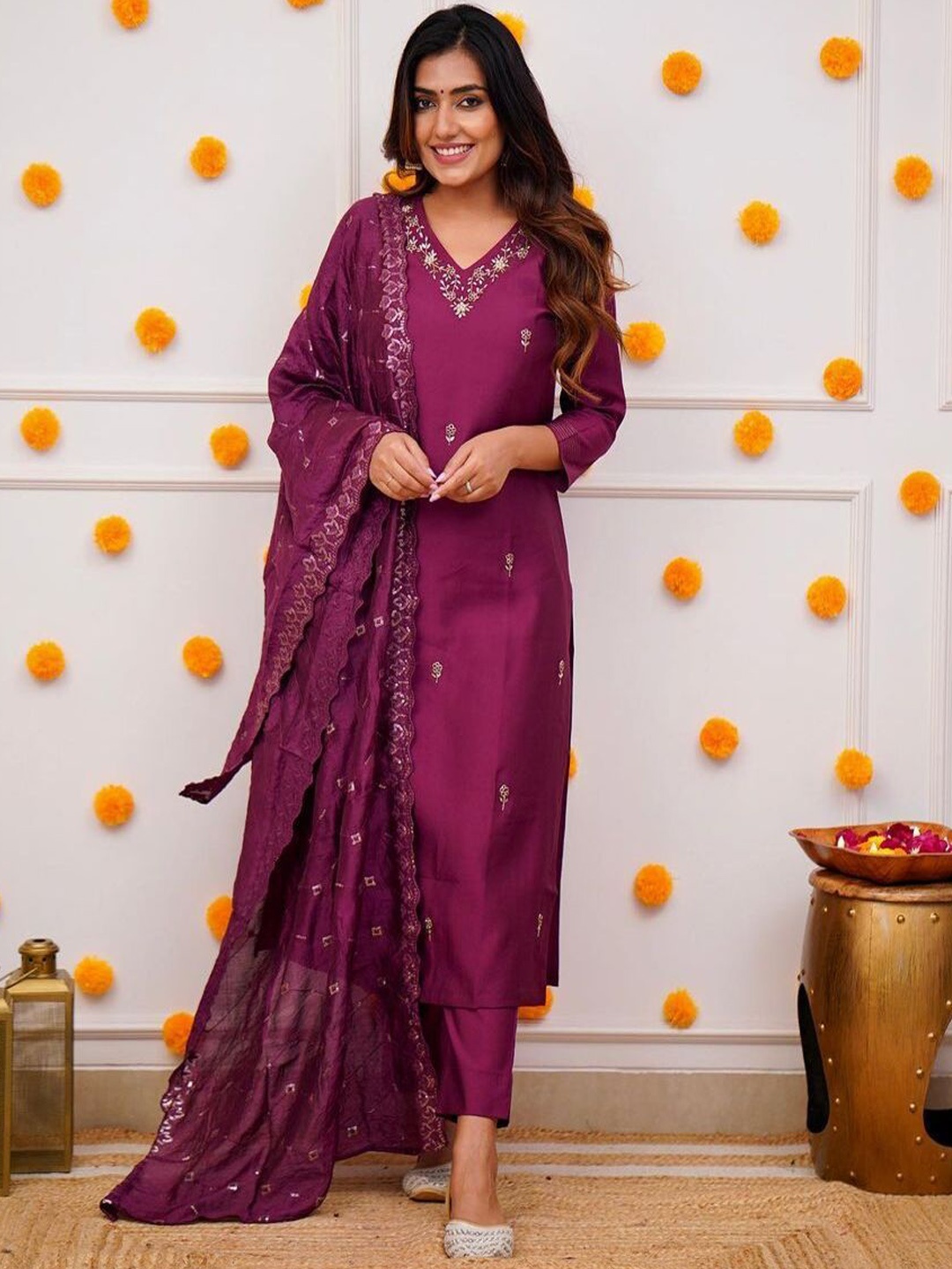 

REALLTREND Women Embroidered Regular Beads and Stones Kurta with Trousers & With Dupatta, Magenta