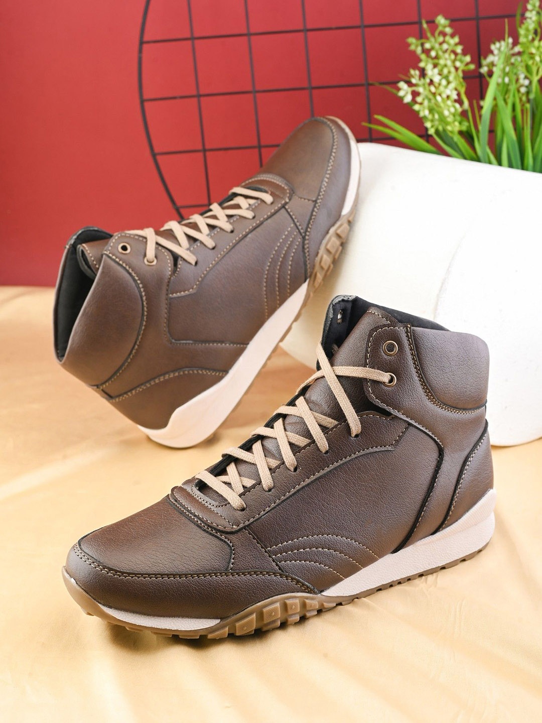 

The Roadster Lifestyle Co. Men Casual Sneakers, Brown