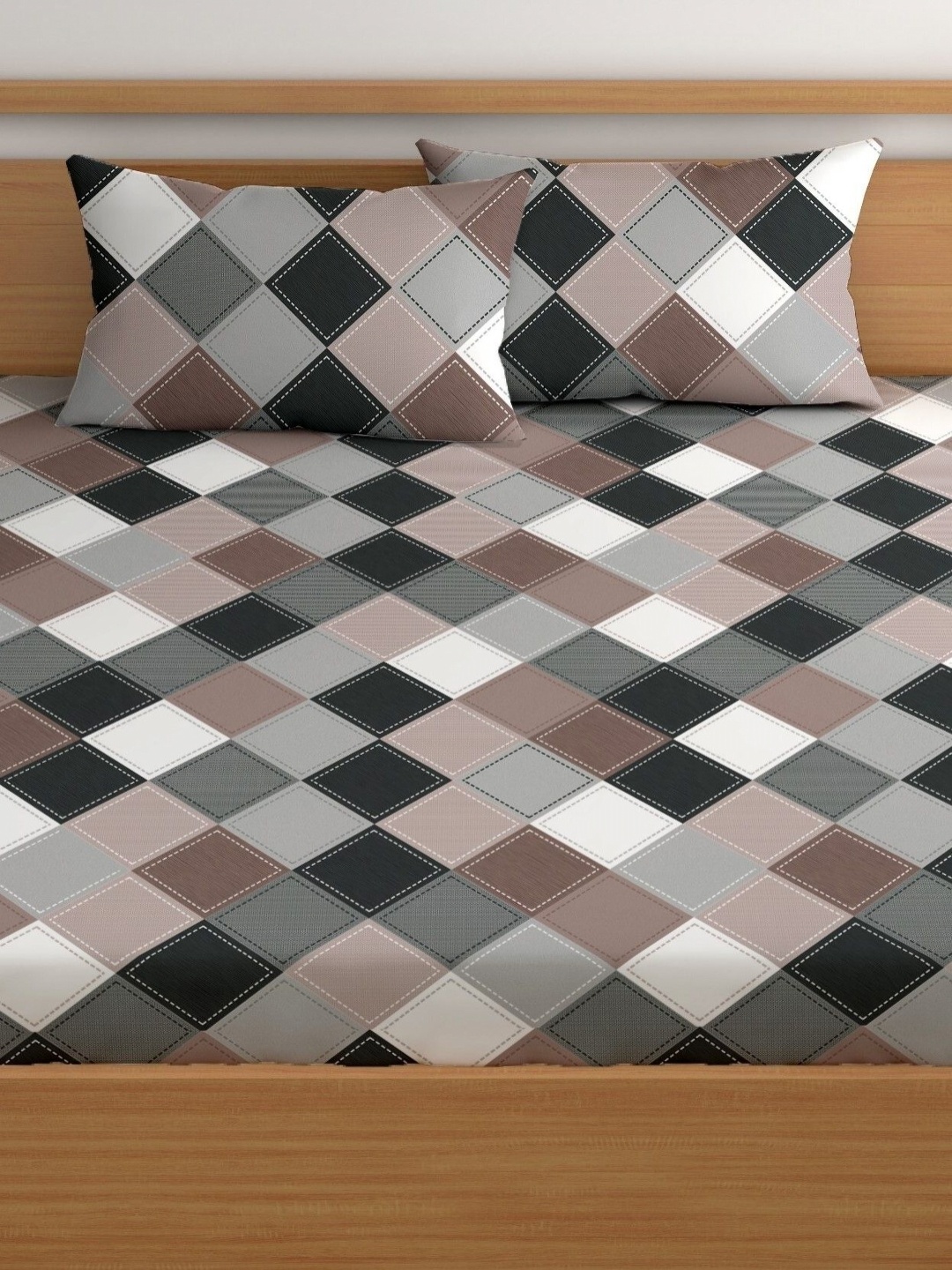 

CG HOMES Brown & Grey Geometric 210 TC King Bedsheet with 2 Pillow Covers