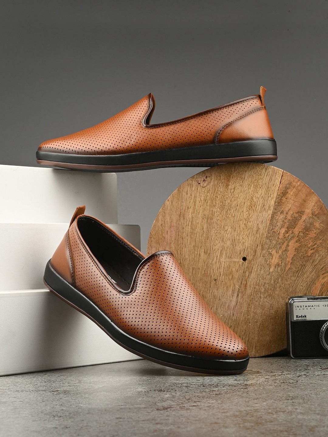 

JK Port Men Slip-On Sneakers, Tan