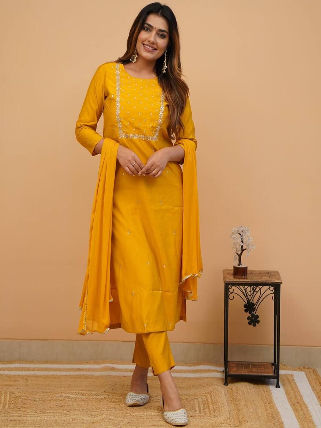 

ASCIIBLUES Women Trousers &, Yellow