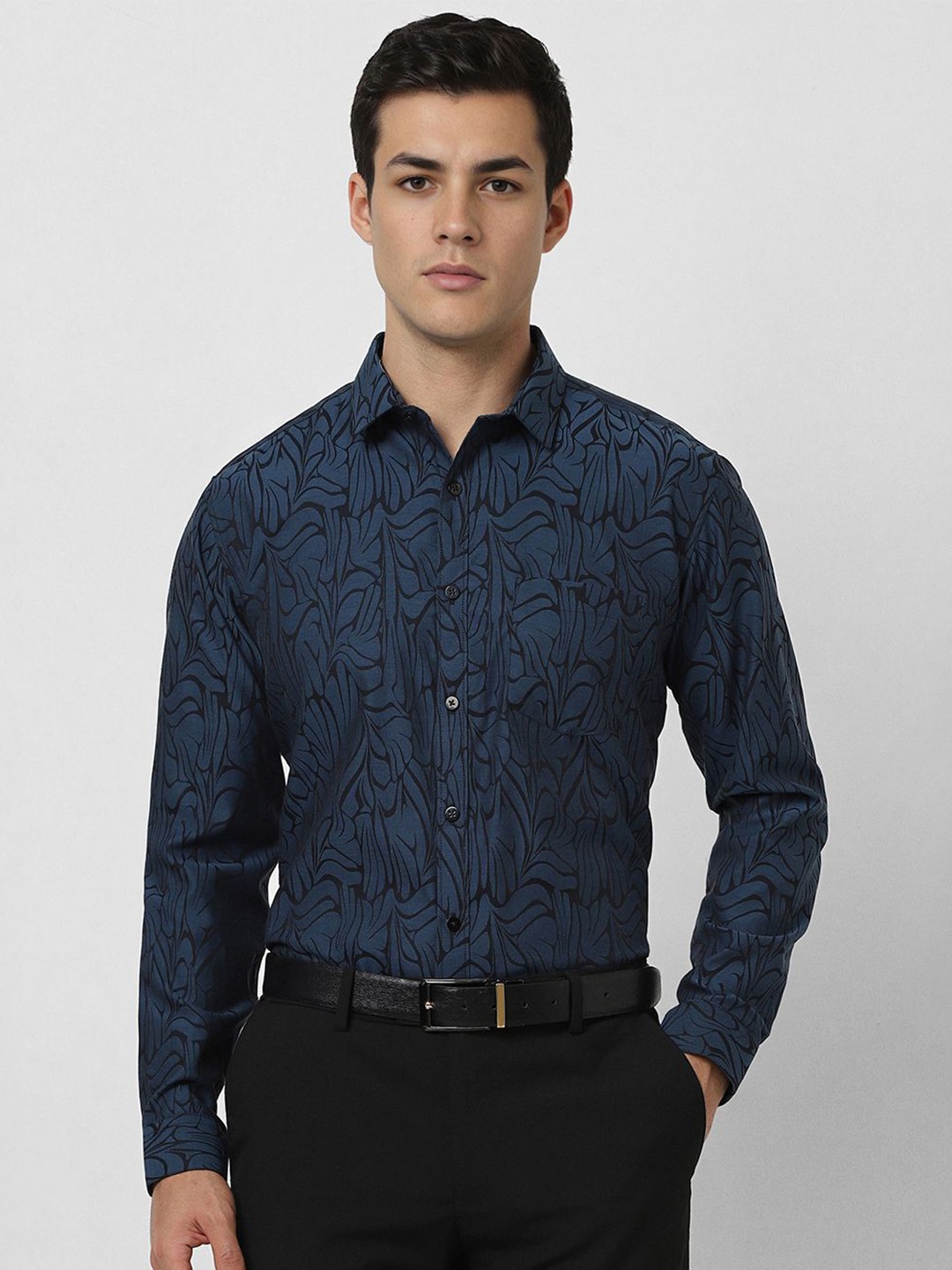 

V Dot Men Slim Fit Opaque Printed Party Shirt, Navy blue