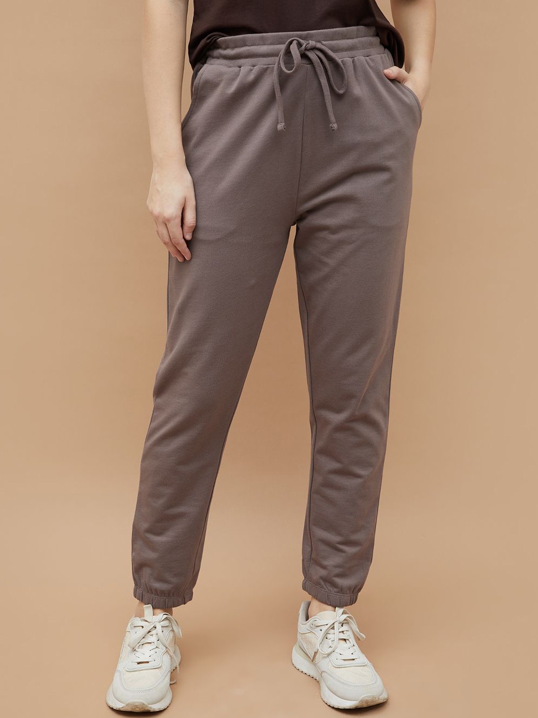 

Fame Forever by Lifestyle Women Chinos Trousers, Brown