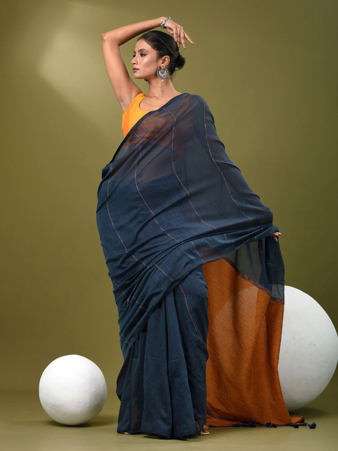 

Charukriti Woven Design Pure Cotton Handloom Saree, Blue