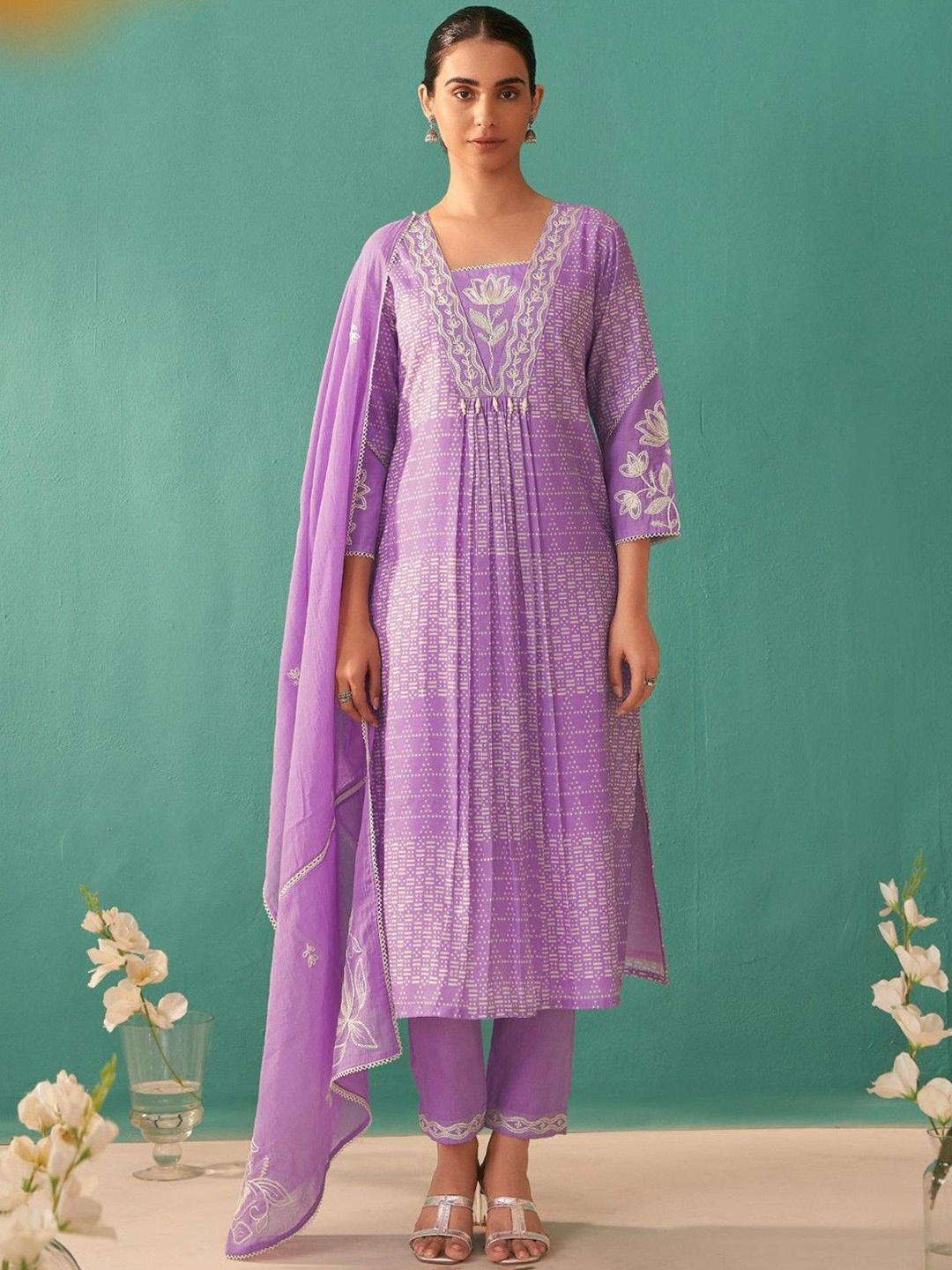 

AUTUMN LANE Women Floral Printed Regular Thread Work Pure Cotton Kurta with Trousers & With Dupatta, Purple