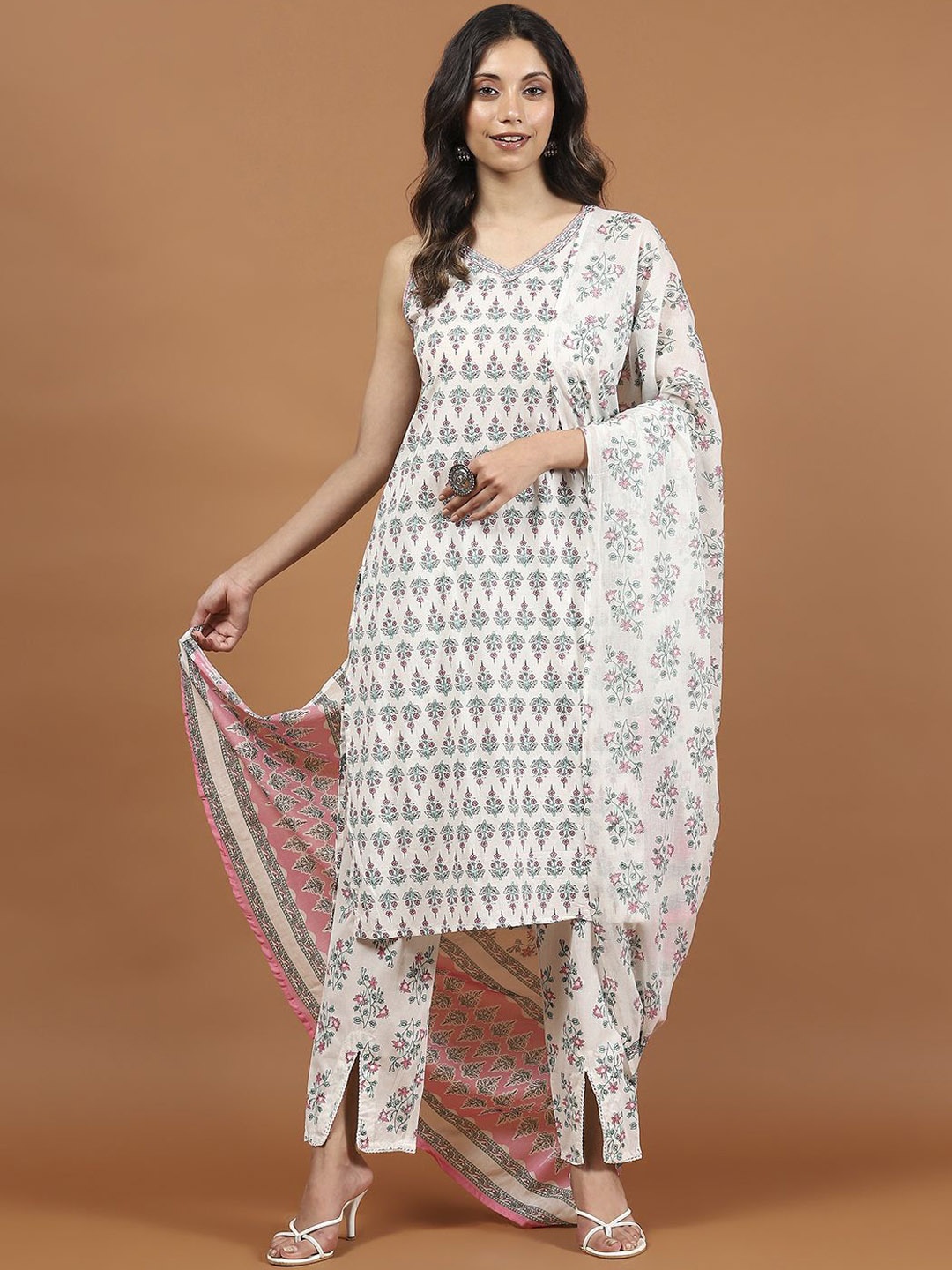 

Meena Bazaar Women Ethnic Motifs Printed Regular Kurta with Trousers & With Dupatta, Cream