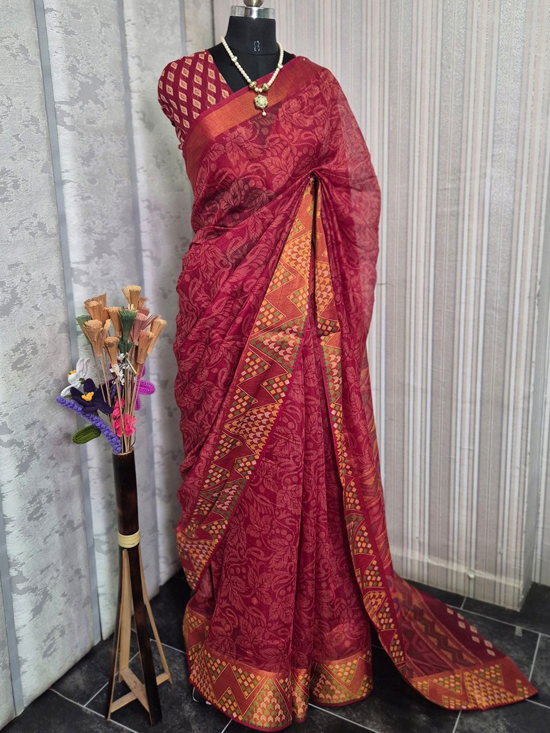 

Anouk Rustic Floral Sungudi Saree, Maroon