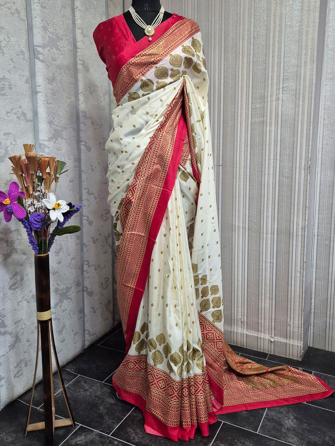 

Anouk Rustic Ethnic Motifs Silk Blend Bagru Saree, Off white