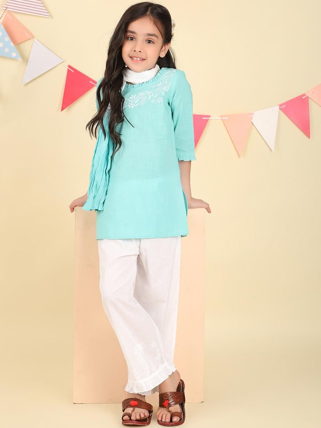 

Fabindia Girls Ethnic Motifs Embroidered Regular Chikankari Pure Cotton Kurta with Trousers & With Dupatta, Teal