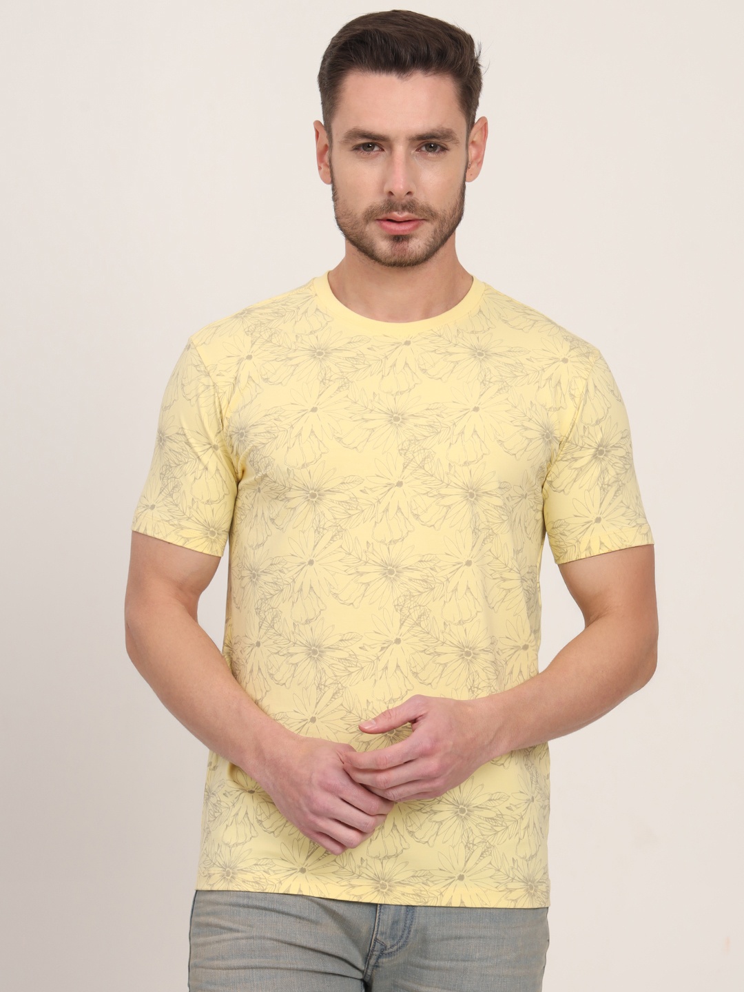 

JADE BLUE Men Printed Raw Edge Slim Fit T-shirt, Yellow