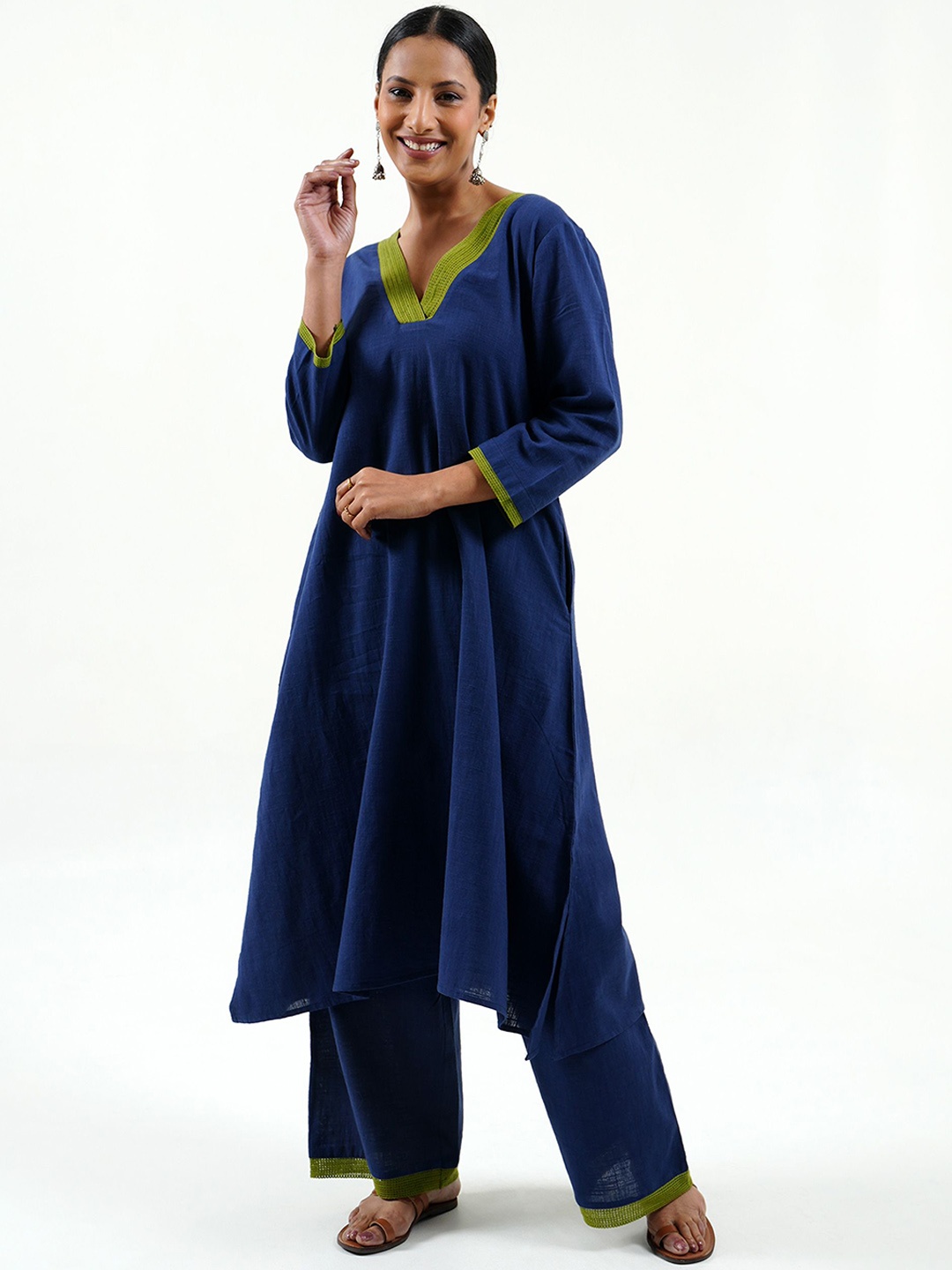 

CYAN Women Yoke Design Flared Sleeves Thread Work Kurta, Blue