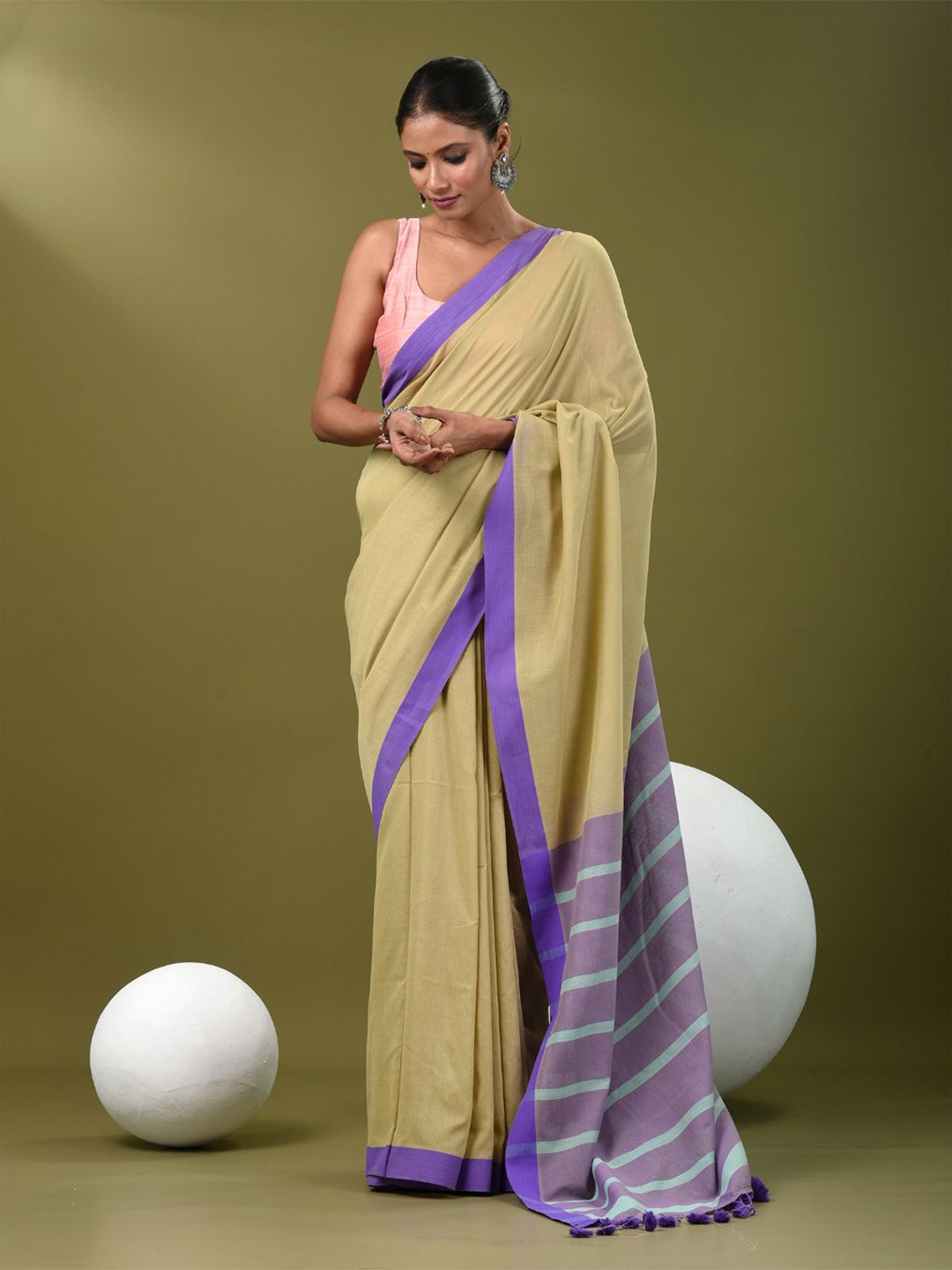 

Charukriti Woven Design Pure Cotton Handloom Saree, Beige