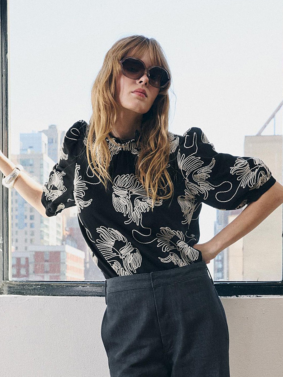 

LULU & SKY Print Bell Sleeve Top, Black