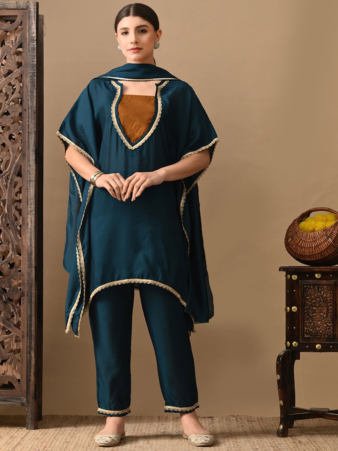 

Sangria Sweetheart Neck Short Sleeves Kaftan Kurta & Trousers With Dupatta, Teal
