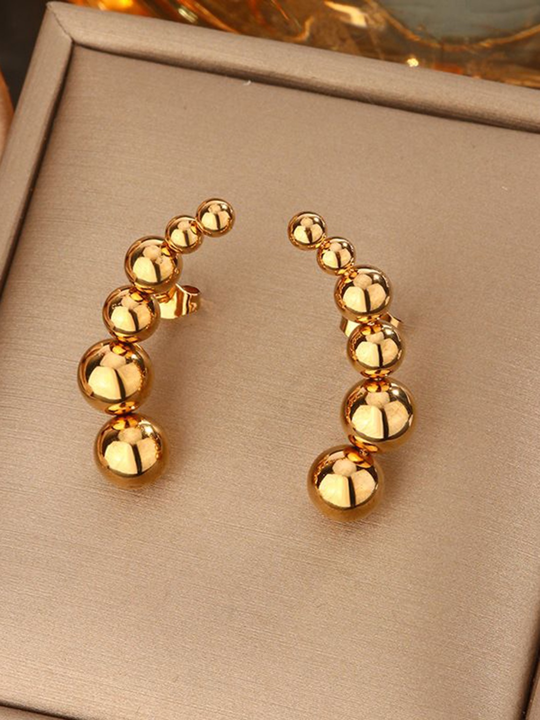 

DressBerry Teardrop Shaped Studs Earrings, Gold