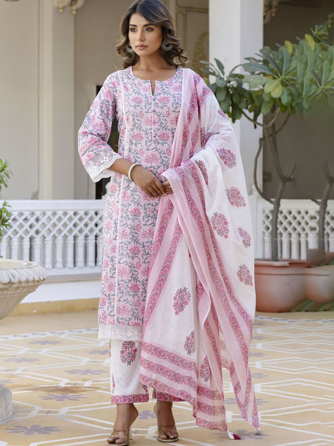 

AUTUMN LANE Women Floral Printed Regular Pure Cotton Kurta with Trousers & With Dupatta, Pink