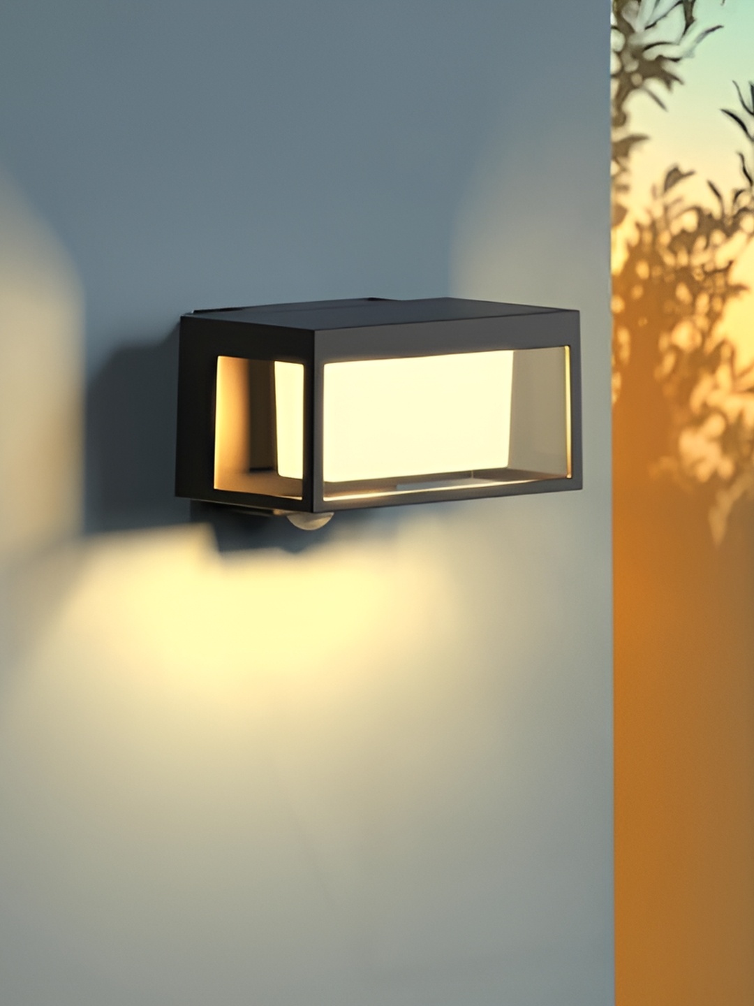 

XERGY White Solar Motion Sensor OutdoorLamps