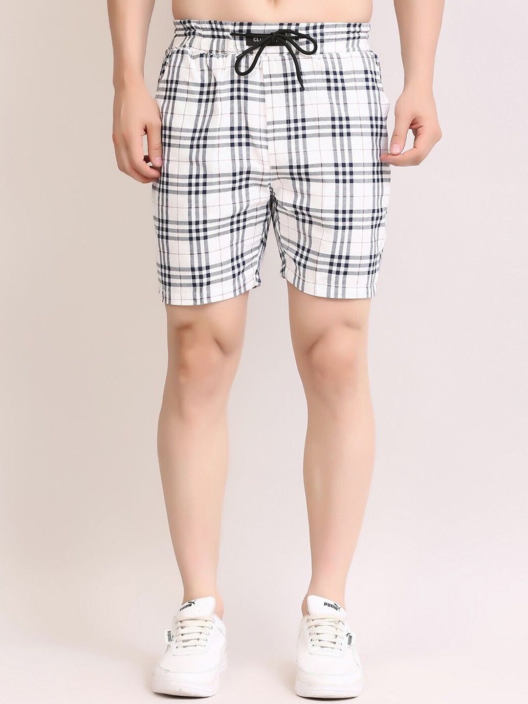 

CLUBWIN Men Checked Low-Rise Shorts, White