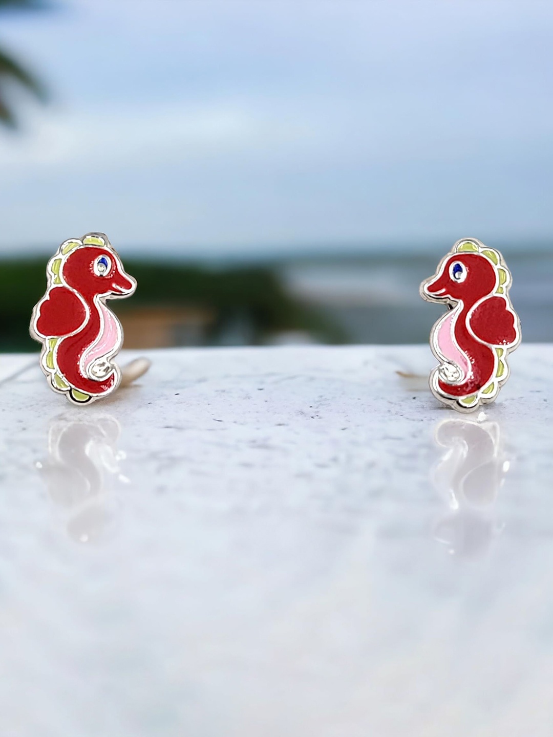 

AMONROO Animal Shaped Studs Earrings, Red