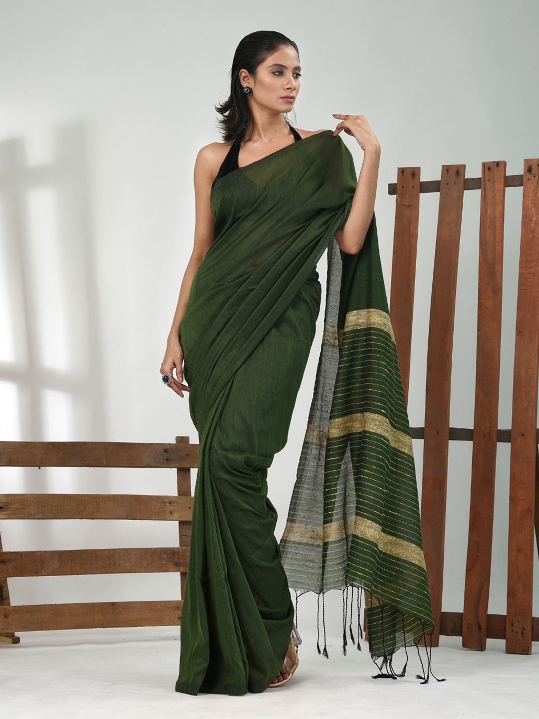 

Charukriti Woven Design Pure Cotton Saree, Green