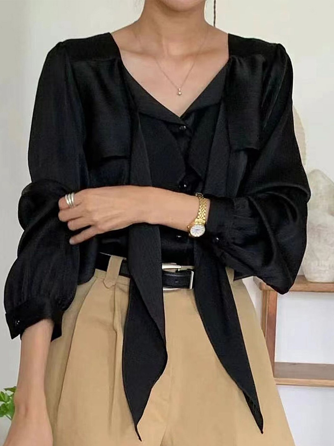 

LULU & SKY Bell Sleeve Top, Black