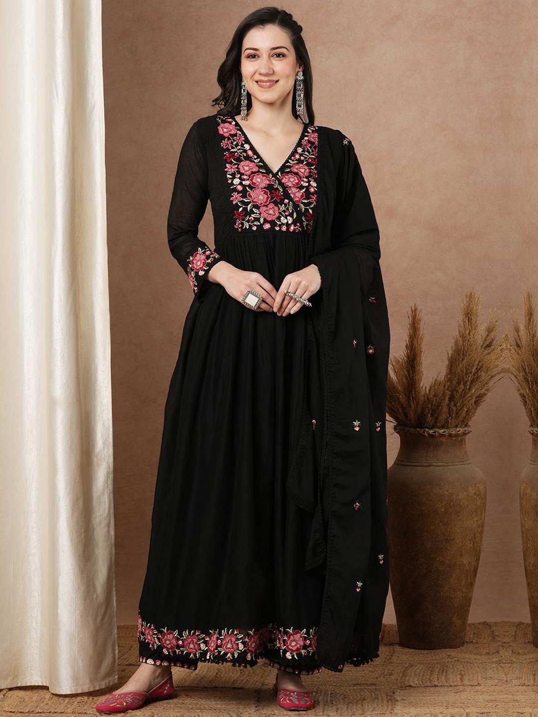 

FASHOR Women Floral Embroidered Pleated Thread Work Pure Cotton Kurta with Trousers & With Dupatta, Black