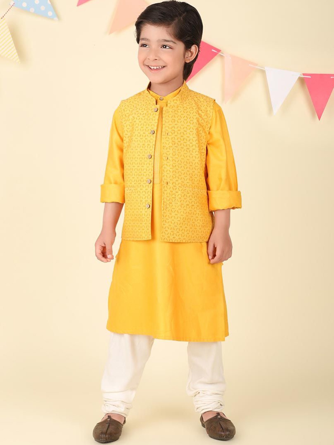 

Fabindia Boys Geometric Printed Flared Sleeves Thread Work Kurta, Yellow